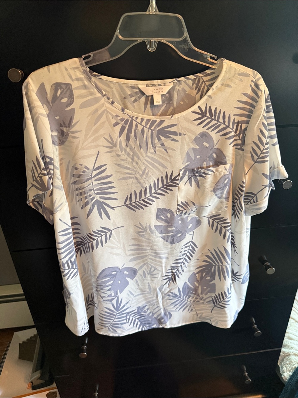 LC Lauren Conrad White Short Sleeve Tee with Light Gray Leaf Print